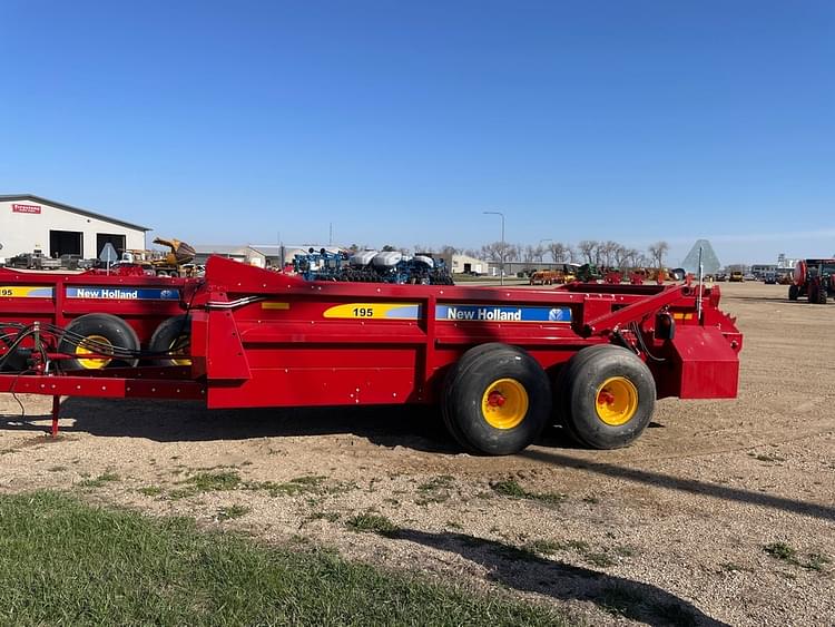 2023 New Holland 195 Equipment Image0