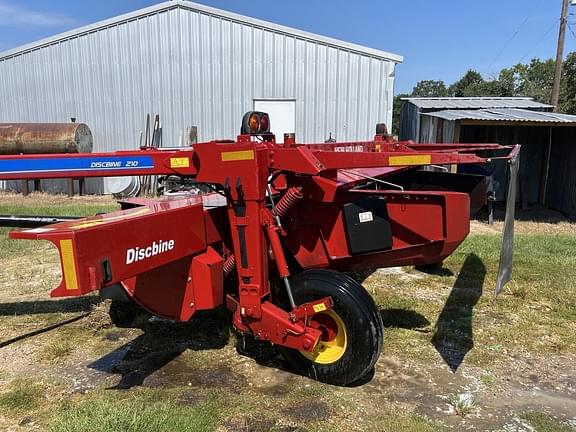 Image of New Holland 210 equipment image 3