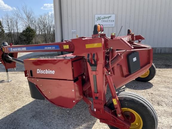Image of New Holland 210 equipment image 2