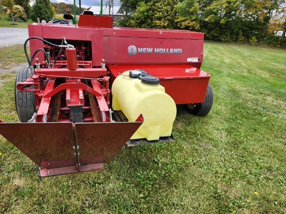 Image of New Holland 275 equipment image 4