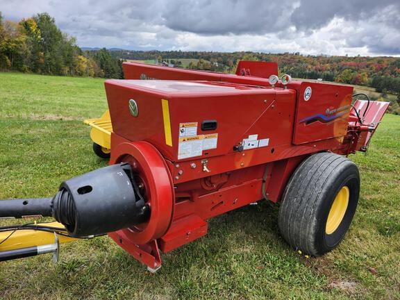 Image of New Holland 275 equipment image 2