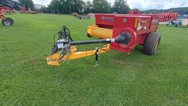 Image of New Holland Hayliner 275 Plus equipment image 2
