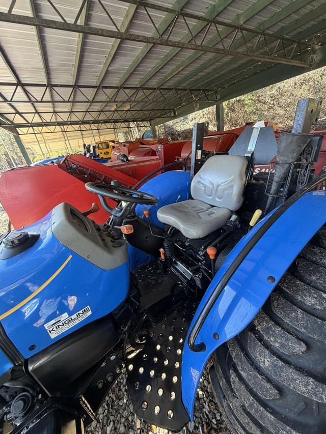 Image of New Holland Workmaster 70 equipment image 3