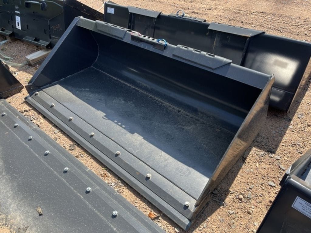 2023 New Holland 72" LPE Bucket Equipment Image0