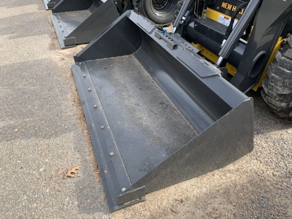 2023 New Holland 72" LPE Bucket Equipment Image0