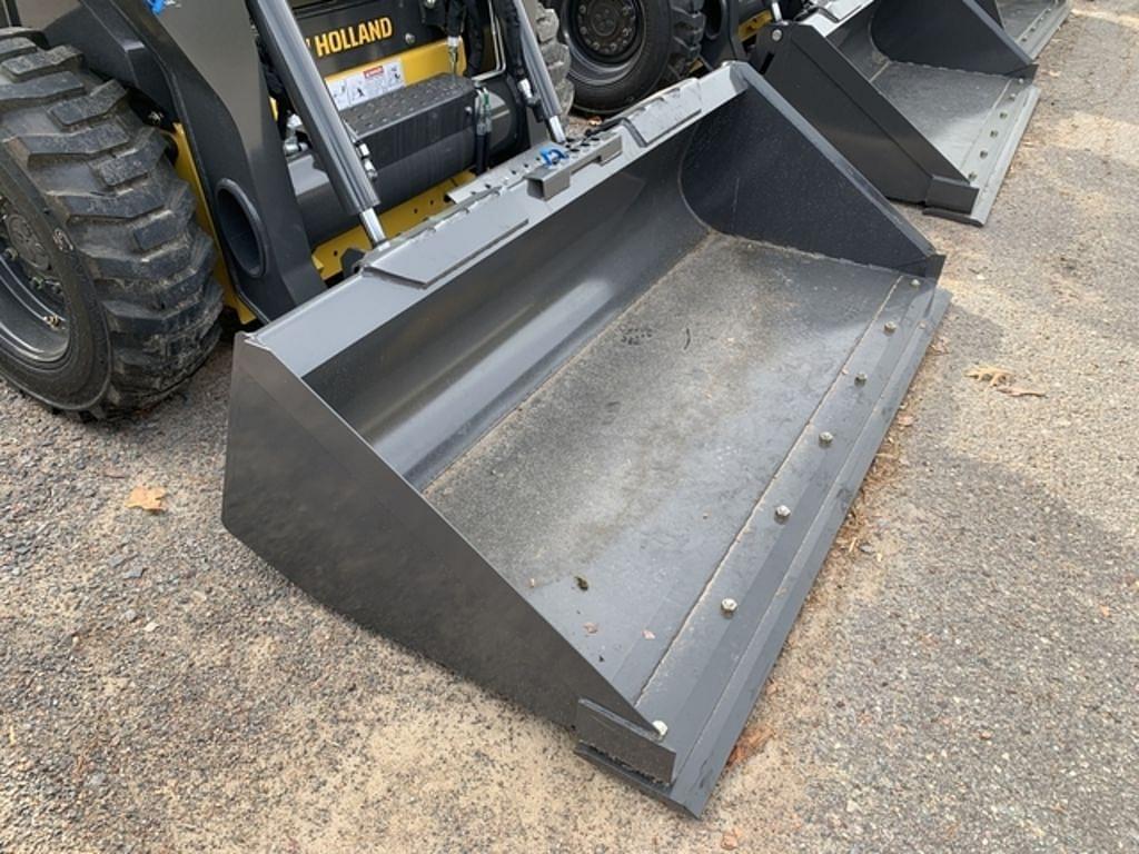 Image of New Holland 72" LPE Bucket Image 1