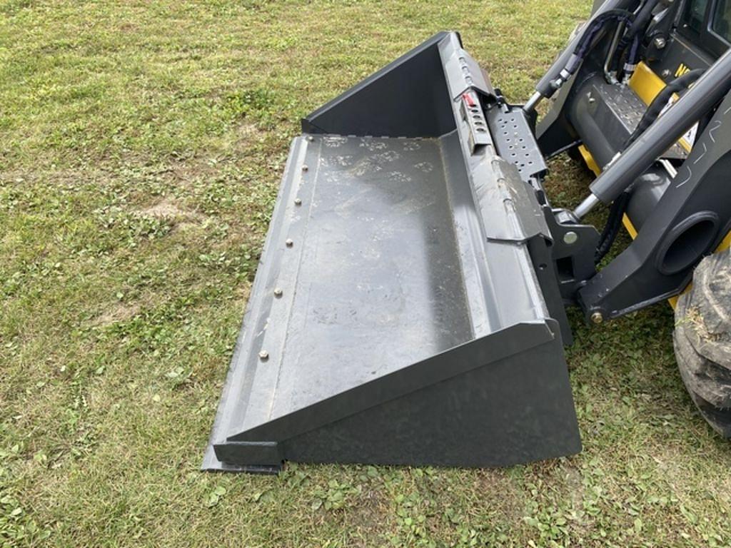 Image of New Holland 72" LPE Bucket Image 0