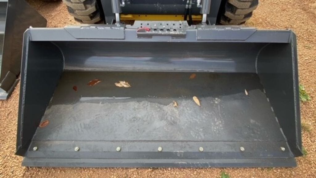 2023 New Holland 72" LPE Bucket Equipment Image0