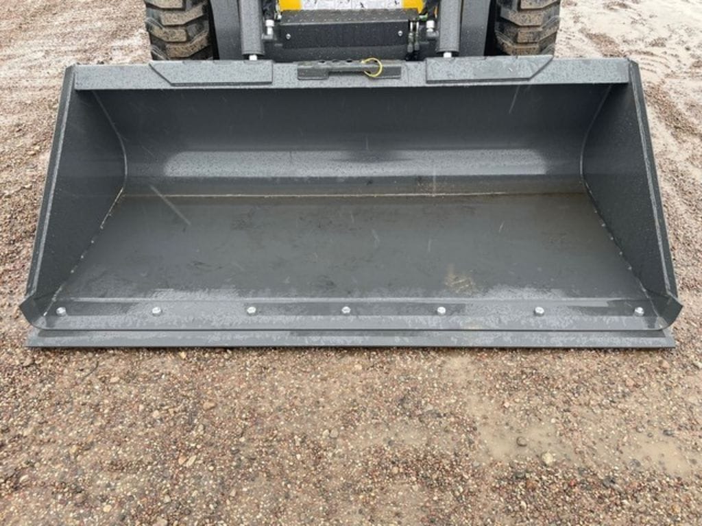 Main image New Holland 72" LPE Bucket