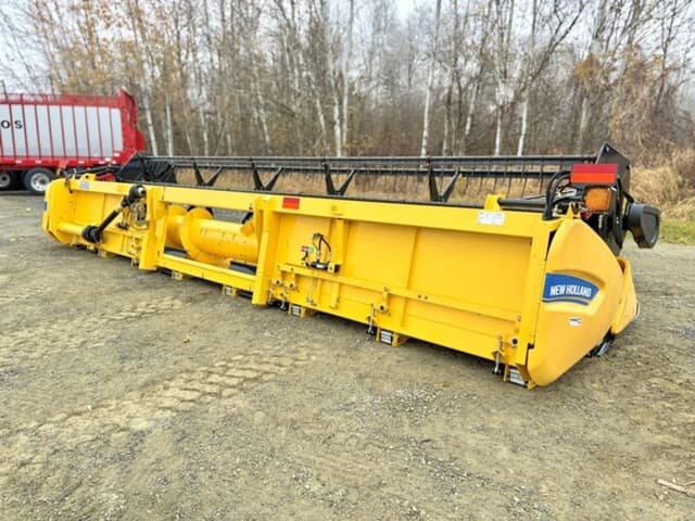 Image of New Holland 740CF equipment image 3