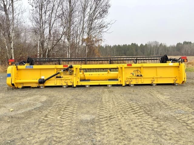 Image of New Holland 740CF equipment image 4