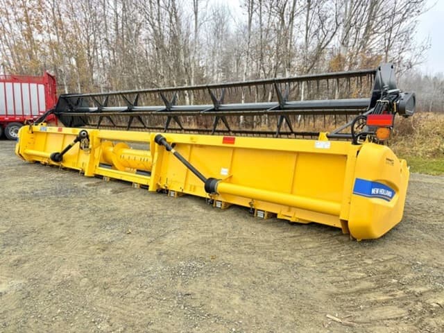 Image of New Holland 740CF-30 equipment image 4