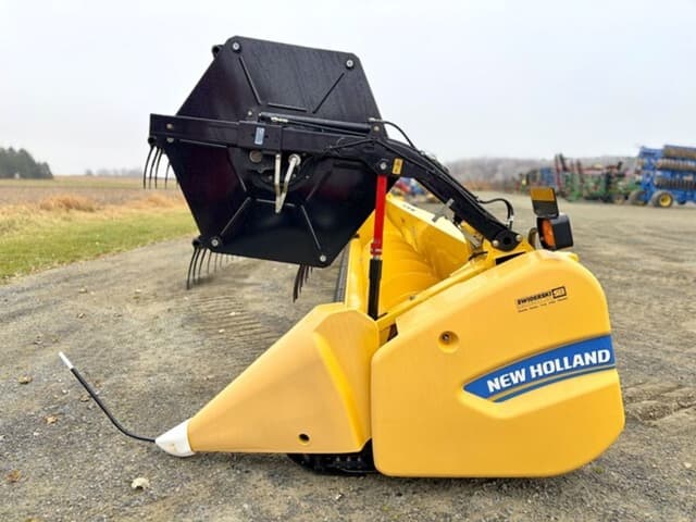 Image of New Holland 740CF-30 equipment image 4