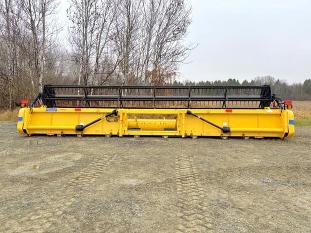 Image of New Holland 740CF-30 equipment image 3