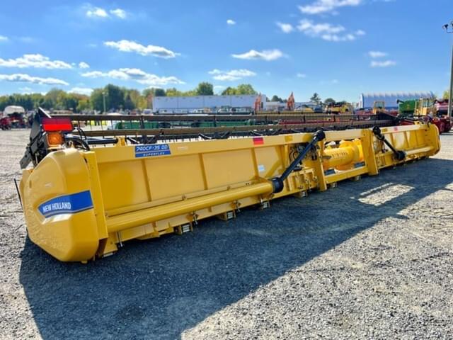 Image of New Holland 740CF equipment image 3