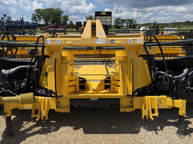 Image of New Holland 750BFI Plus equipment image 3