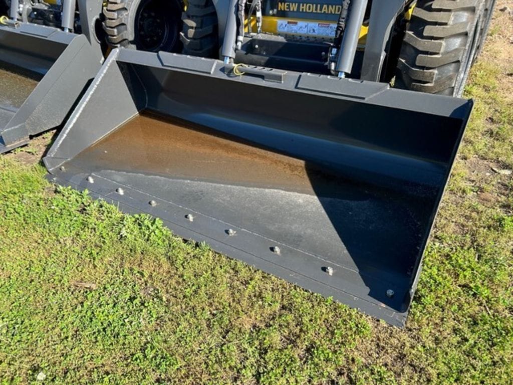 2023 New Holland 78" Low Profile Bucket Equipment Image0