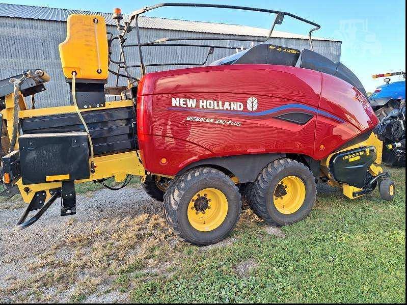 Image of New Holland Big Baler 330 Plus CropCutter Image 1