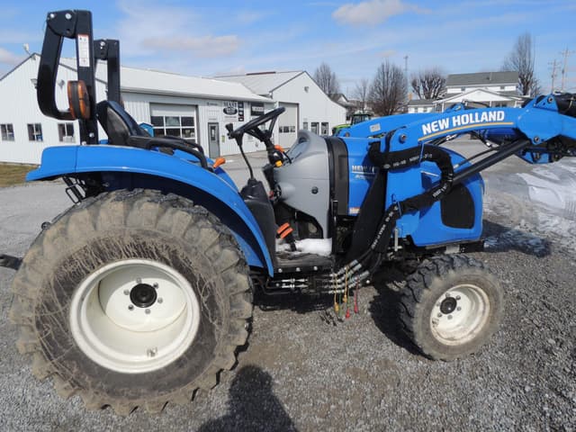 Image of New Holland Boomer 35 equipment image 3