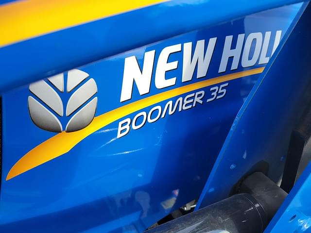 Image of New Holland Boomer 35 equipment image 2