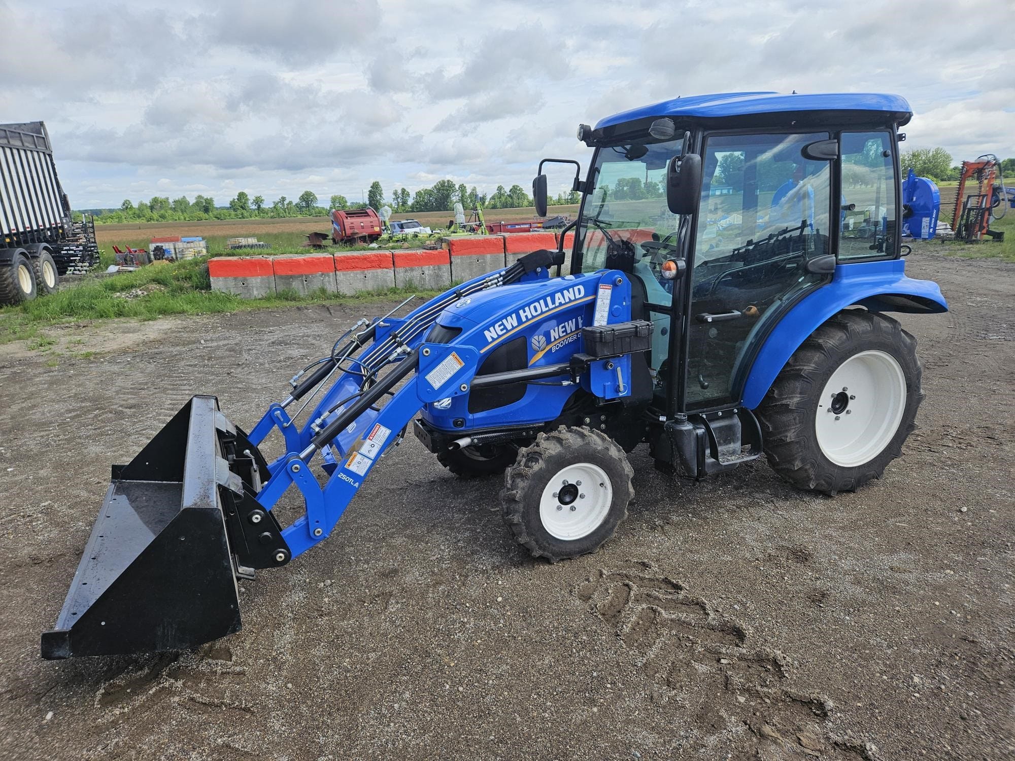 Main image New Holland Boomer 40