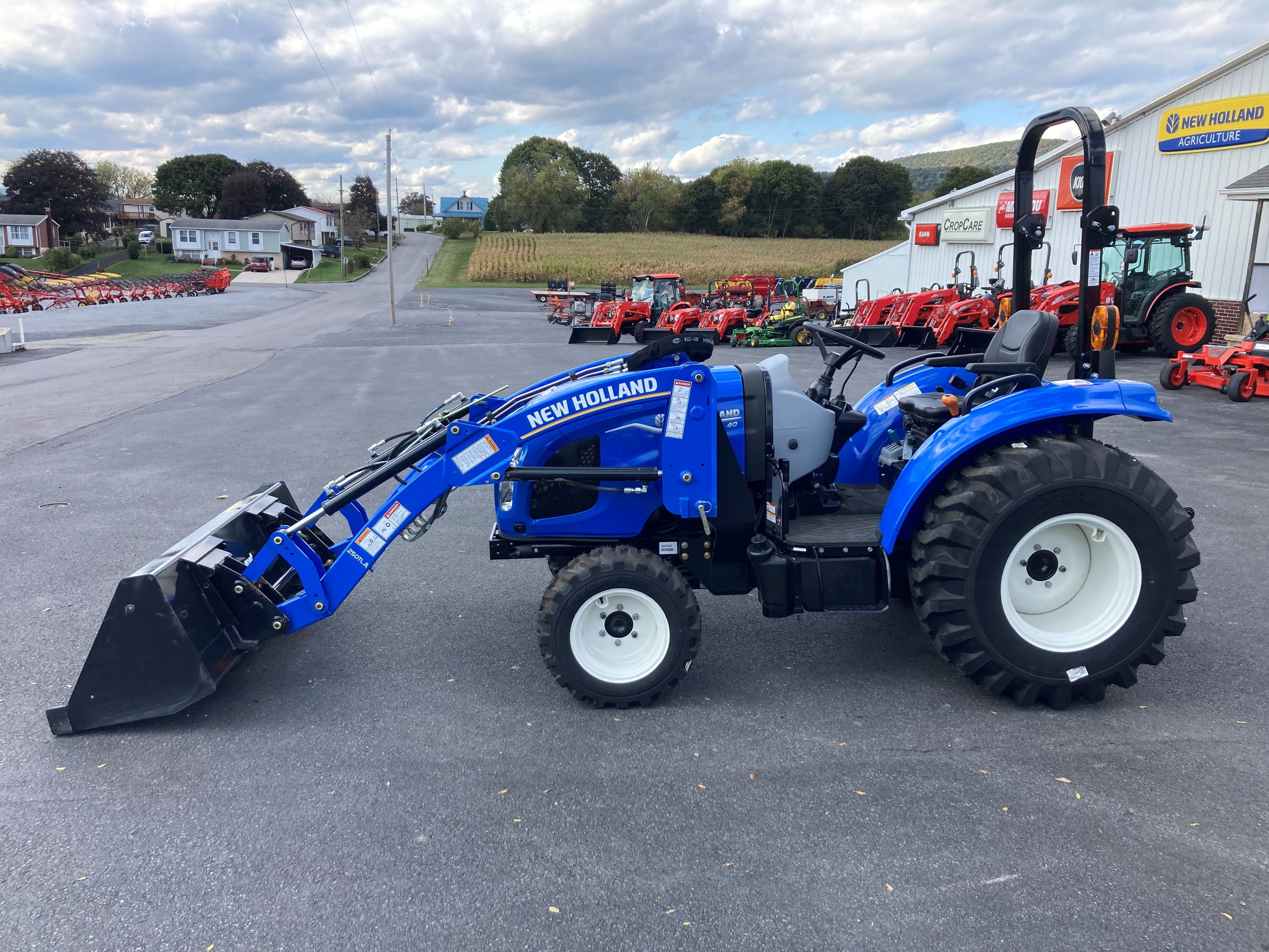 Main image New Holland Boomer 40