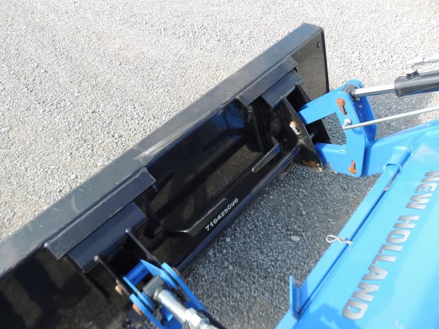 Image of New Holland Boomer 40 equipment image 4