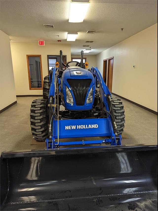 Image of New Holland Boomer 55 equipment image 4