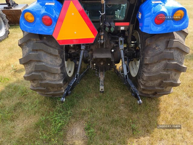 Image of New Holland Boomer 55 equipment image 4