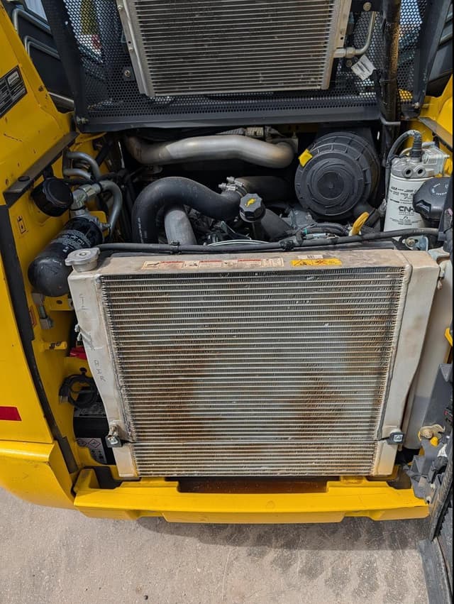 Image of New Holland C327 equipment image 4