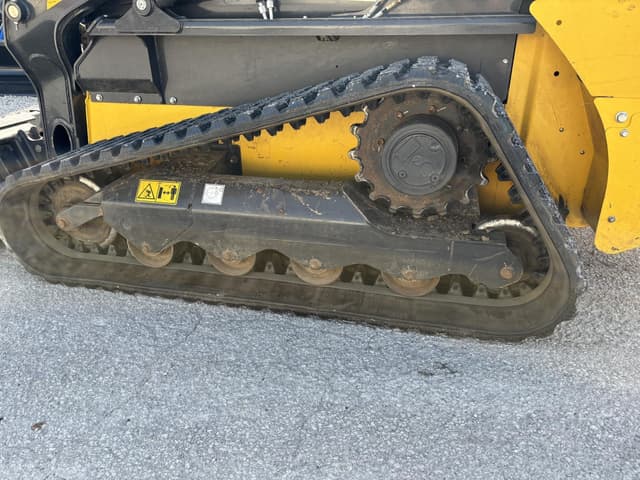 Image of New Holland C332 equipment image 3