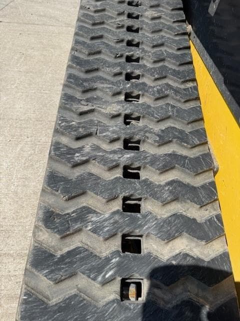 Image of New Holland C332 equipment image 4