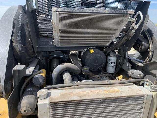 Image of New Holland C332 equipment image 2