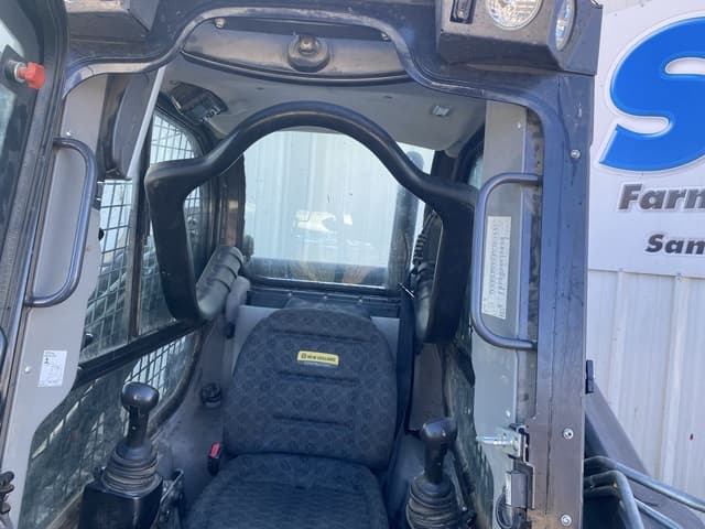 Image of New Holland C332 equipment image 3