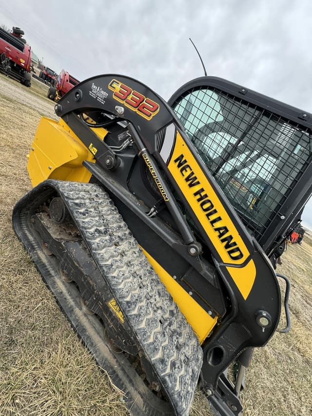Image of New Holland C332 equipment image 2
