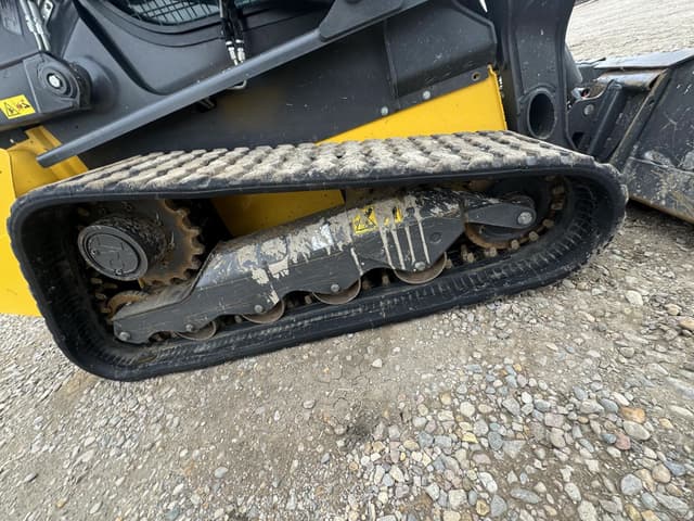 Image of New Holland C332 equipment image 2