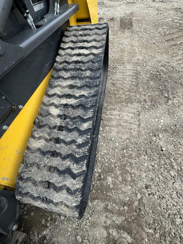 Image of New Holland C332 equipment image 4