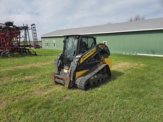 Image of New Holland C332 equipment image 2