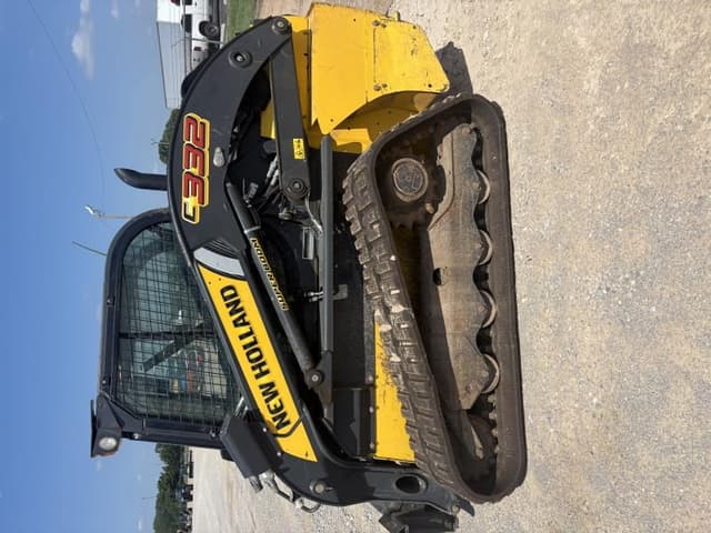 Image of New Holland C332 equipment image 3