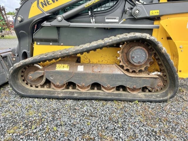 Image of New Holland C332 equipment image 4
