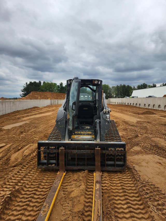 Image of New Holland C337 equipment image 4