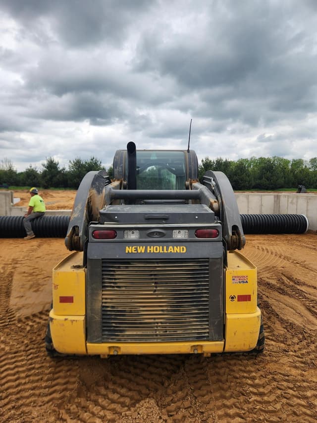 Image of New Holland C337 equipment image 3