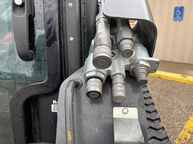 Image of New Holland C337 equipment image 4