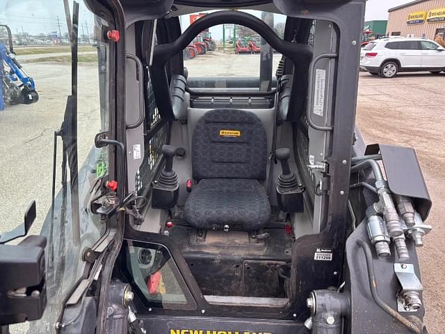 Image of New Holland C337 equipment image 4