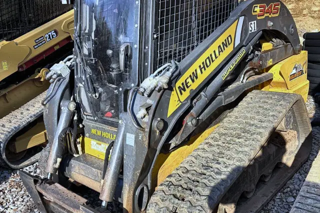 Image of New Holland C345 equipment image 4