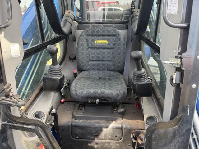 Image of New Holland C362 equipment image 2