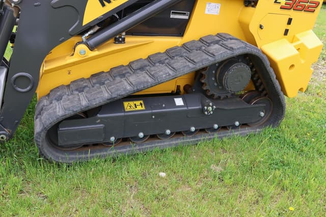 Image of New Holland C362 equipment image 3