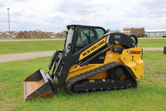 Image of New Holland C362 equipment image 2