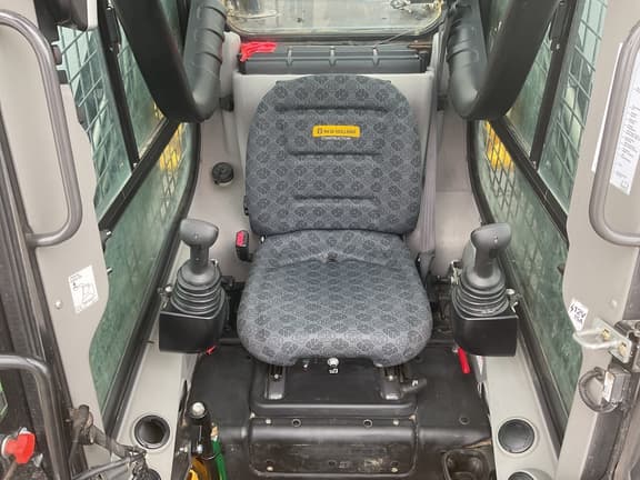 Image of New Holland C362 equipment image 4