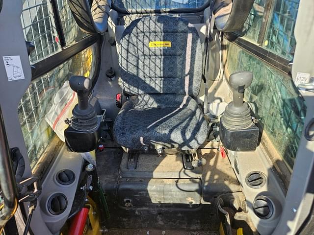 Image of New Holland C362 equipment image 4
